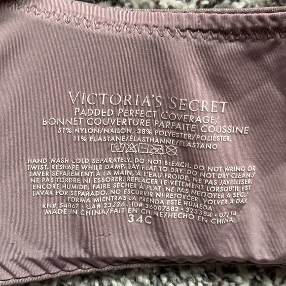 2 Perfect coverage Bras by VS - Picture 7 of 8